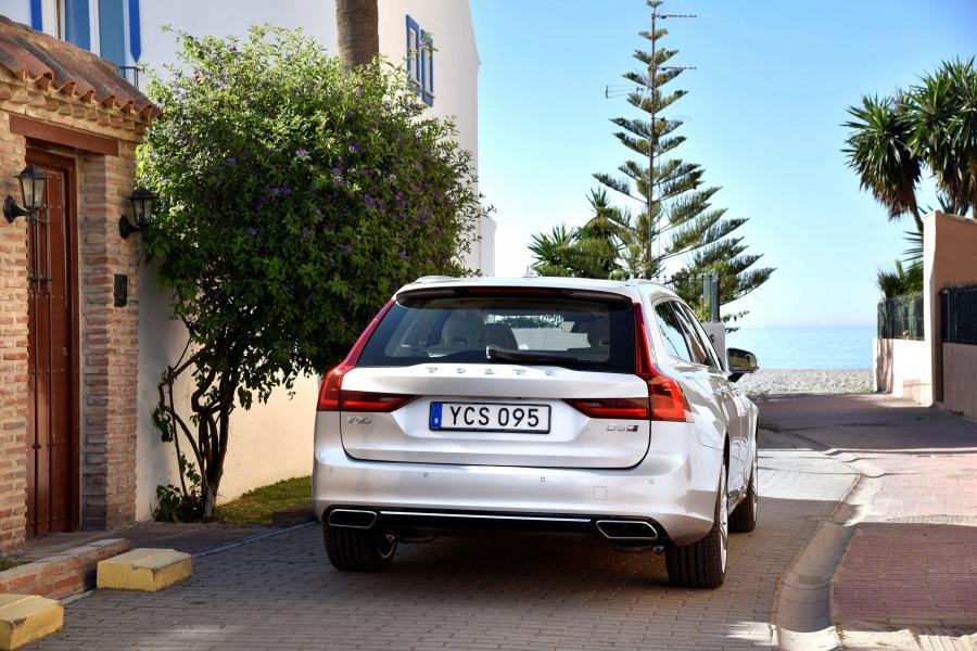  Volvo V90 D5 Inscription 2016 года  (фото 18 из 31)
